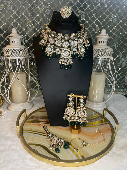 Nyra Necklace Set